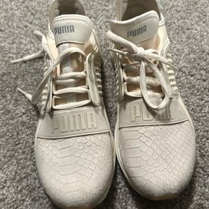 Puma Ingite Cream sneaker worn twice great condition looks new